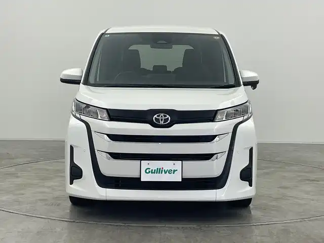 トヨタ ノア G 群馬県 2022(令4)年 2.8万km ホワイトパールクリスタルシャイン ・メーカーディスプレイオーディオ/・バックガイドモニター/・両側パワースライドドア /・トヨタセーフティセンス/・ETC/・前後コーナーセンサー/・シートヒーター/・レーンキープアシスト/・横滑り防止装置/・盗難防止装置/・衝突被害軽減システム/・オートライト/・オートマチックハイビーム/・スマートキー/・純正１６インチアルミホイール/・LEDヘッドライト