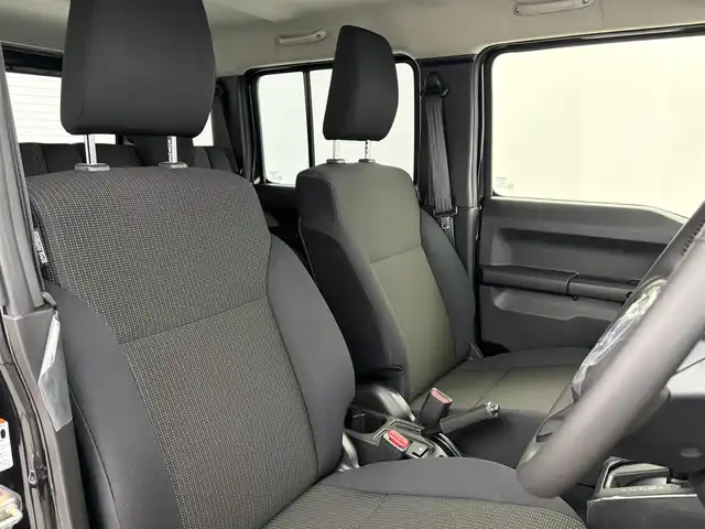 スズキ ジムニー ノマド FC 愛知県 2025(令7)年 0.1千km 黒 登録済み未使用車/４ＷＤ/スズキセーフティー/レーダークルーズコントロール/シートヒーター（D+N)/ミラーヒーター　/パーキングソナー/オートライト/純正１５インチＡＷ/革巻きステアリング/ダウンヒルアシストコントロール/LEDヘッドライト/スマートキー/Pスタート/横滑り防止装置