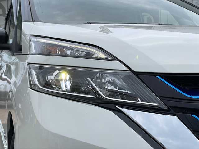日産 セレナ e－パワー ハイウェイスター V 佐賀県 2018(平30)年 11.2万km ブリリアントホワイトパール 2トーン プッシュスタート/Bluetooth/フルセグテレビ/メモリナビ/パーキングアシスト/追尾機能付クルーズコントロール/アラウンドビューモニター/オートライト/LEDヘッドライト/衝突被害軽減システム/ブレーキホールド/デジタルインナーミラー/電格ウィンカーミラー/後席サンシェード/両側パワースライドドア/保証書/取扱説明書/記録簿/ETC/スペアキー有