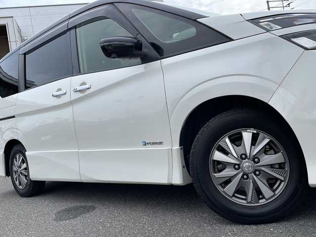 日産 セレナ e－パワー ハイウェイスター V 佐賀県 2018(平30)年 11.2万km ブリリアントホワイトパール 2トーン プッシュスタート/Bluetooth/フルセグテレビ/メモリナビ/パーキングアシスト/追尾機能付クルーズコントロール/アラウンドビューモニター/オートライト/LEDヘッドライト/衝突被害軽減システム/ブレーキホールド/デジタルインナーミラー/電格ウィンカーミラー/後席サンシェード/両側パワースライドドア/保証書/取扱説明書/記録簿/ETC/スペアキー有