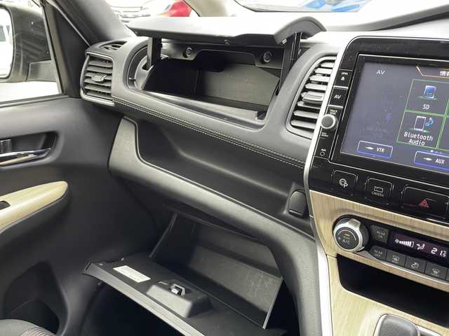日産 セレナ e－パワー ハイウェイスター V 佐賀県 2018(平30)年 11.2万km ブリリアントホワイトパール 2トーン プッシュスタート/Bluetooth/フルセグテレビ/メモリナビ/パーキングアシスト/追尾機能付クルーズコントロール/アラウンドビューモニター/オートライト/LEDヘッドライト/衝突被害軽減システム/ブレーキホールド/デジタルインナーミラー/電格ウィンカーミラー/後席サンシェード/両側パワースライドドア/保証書/取扱説明書/記録簿/ETC/スペアキー有