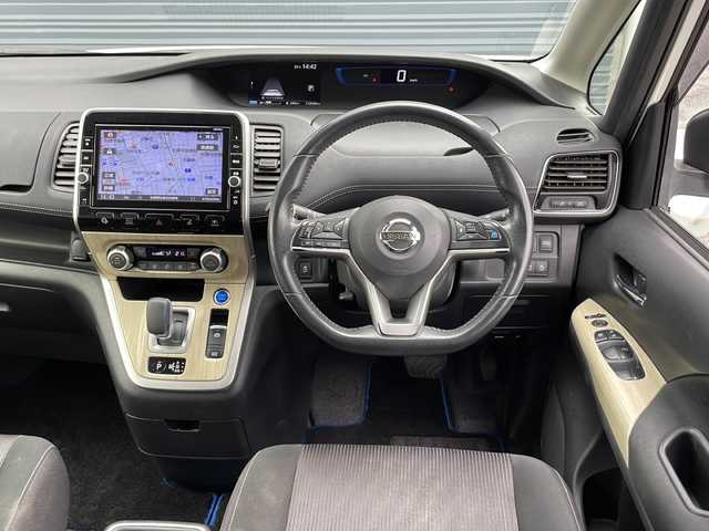 日産 セレナ e－パワー ハイウェイスター V 佐賀県 2018(平30)年 11.2万km ブリリアントホワイトパール 2トーン プッシュスタート/Bluetooth/フルセグテレビ/メモリナビ/パーキングアシスト/追尾機能付クルーズコントロール/アラウンドビューモニター/オートライト/LEDヘッドライト/衝突被害軽減システム/ブレーキホールド/デジタルインナーミラー/電格ウィンカーミラー/後席サンシェード/両側パワースライドドア/保証書/取扱説明書/記録簿/ETC/スペアキー有