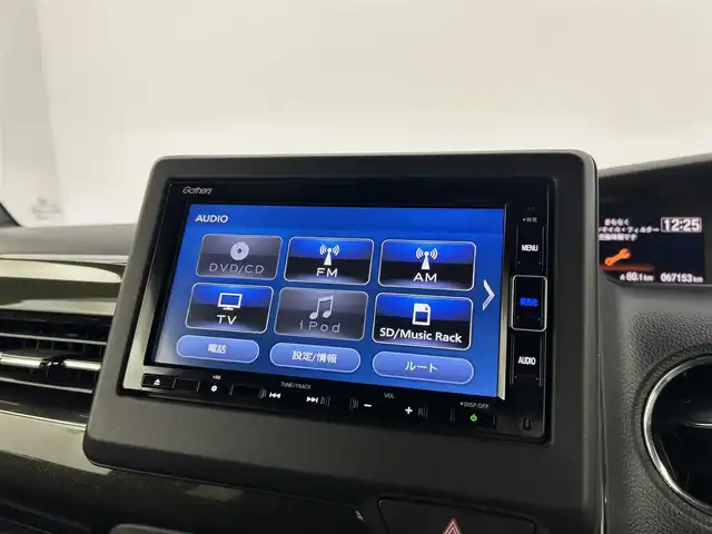 ホンダ Ｎ ＢＯＸ カスタム G L ターボ ホンダセンシング 千葉県 2019(令1)年 6.8万km クリスタルブラックパール 禁煙車/ホンダセンシング/・衝突軽減ブレーキ〈CMBS〉/・誤発進抑制機能/・歩行者事故低減ステアリング/・先行車発進お知らせ機能/・標識認識機能/・路外逸脱抑制機能/・ACC〈アダプティブ・クルーズ・コントロール〉/・LKAS〈車線維持支援システム〉/・後方誤発進抑制機能/・オートハイビーム/純正メモリナビ/　CD/DVD/BT/フルセグTV/両側パワースライドドア/バックカメラ/ビルトインETC/パドルシフト/プッシュスタート&スマートキー/革巻きステアリング/ステアリングスイッチ/LEDヘッドライト/フォイグライト