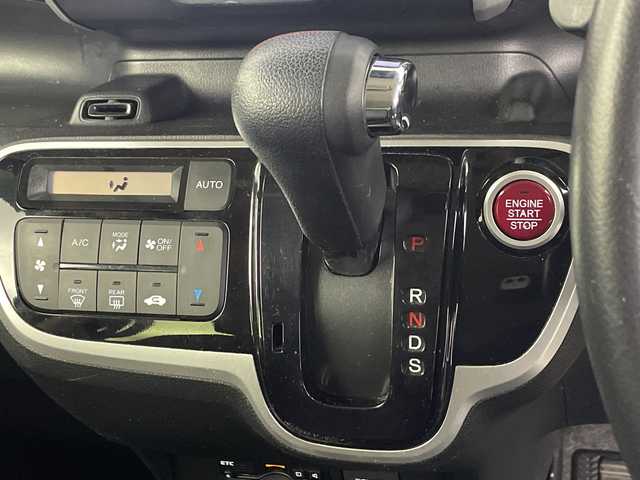 ホンダ Ｎ ＢＯＸ カスタム G ターボ Lパッケージ 埼玉県 2016(平28)年 4.2万km プレミアムホワイトパールⅡ 純正ナビ　/　　（CD/AM/FM/TV/SD/BT)/バックカメラ　/ドライブレコーダー　/両側電動スライドドア　/クルーズコントロール　/衝突軽減システム/パドルシフト　/ビルトインＥＴＣ　/ＥＣＯＮ　/純正アルミホイール　/純正フロアマット　/ドアバイザー　/ウインカーミラー