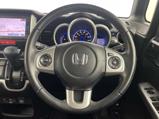 ホンダ Ｎ ＢＯＸ カスタム G ターボ Lパッケージ 埼玉県 2016(平28)年 4.2万km プレミアムホワイトパールⅡ 純正ナビ　/　　（CD/AM/FM/TV/SD/BT)/バックカメラ　/ドライブレコーダー　/両側電動スライドドア　/クルーズコントロール　/衝突軽減システム/パドルシフト　/ビルトインＥＴＣ　/ＥＣＯＮ　/純正アルミホイール　/純正フロアマット　/ドアバイザー　/ウインカーミラー