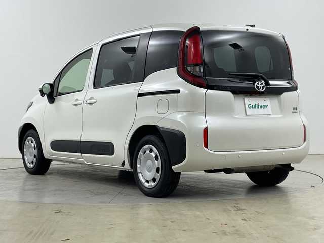 トヨタ シエンタ ハイブリッド G 道央・札幌 2024(令6)年 1.7万km ホワイトパールクリスタルシャイン ・４ＷＤ　/寒冷地仕様/・純正ディスプレイオーディオ（フルセグ//・TV/USB/Miracast/AppleCarPlay/・AndroidAuto/BT/・トヨタセーフティーセンス　/・プリクラッシュセーフティー　/・レーダークルーズコントロール　/・レーンディパチャーアラート　/・ＬＥＤヘッドライト　/・オートハイビーム　/・インナーミラー型ドライブレコーダー/・バックカメラ/・AC100V/・ステアリングスイッチアイサー/・ワイパーデアイサー/・両側パワースライドドア/・ビルトインETC/・社外フロアマット/・サイドロールサンシェード/・プッシュスタート/スマートキー/・オートリトラミラー