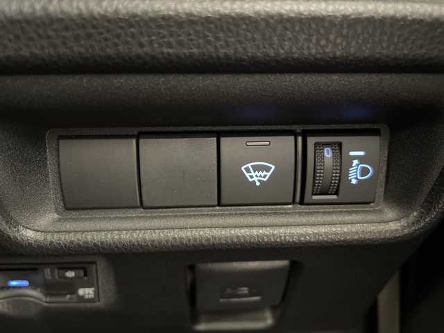 トヨタ シエンタ ハイブリッド G 道央・札幌 2024(令6)年 1.7万km ホワイトパールクリスタルシャイン ・４ＷＤ　/寒冷地仕様/・純正ディスプレイオーディオ（フルセグ//・TV/USB/Miracast/AppleCarPlay/・AndroidAuto/BT/・トヨタセーフティーセンス　/・プリクラッシュセーフティー　/・レーダークルーズコントロール　/・レーンディパチャーアラート　/・ＬＥＤヘッドライト　/・オートハイビーム　/・インナーミラー型ドライブレコーダー/・バックカメラ/・AC100V/・ステアリングスイッチアイサー/・ワイパーデアイサー/・両側パワースライドドア/・ビルトインETC/・社外フロアマット/・サイドロールサンシェード/・プッシュスタート/スマートキー/・オートリトラミラー