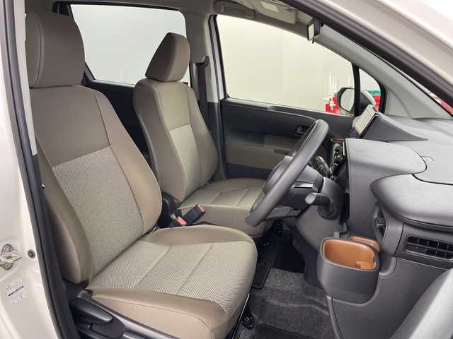 トヨタ シエンタ ハイブリッド G 道央・札幌 2024(令6)年 1.7万km ホワイトパールクリスタルシャイン ・４ＷＤ　/寒冷地仕様/・純正ディスプレイオーディオ（フルセグ//・TV/USB/Miracast/AppleCarPlay/・AndroidAuto/BT/・トヨタセーフティーセンス　/・プリクラッシュセーフティー　/・レーダークルーズコントロール　/・レーンディパチャーアラート　/・ＬＥＤヘッドライト　/・オートハイビーム　/・インナーミラー型ドライブレコーダー/・バックカメラ/・AC100V/・ステアリングスイッチアイサー/・ワイパーデアイサー/・両側パワースライドドア/・ビルトインETC/・社外フロアマット/・サイドロールサンシェード/・プッシュスタート/スマートキー/・オートリトラミラー