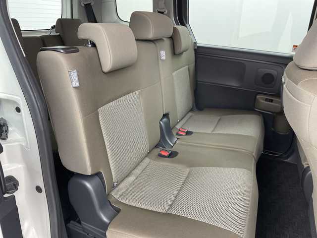 トヨタ シエンタ ハイブリッド G 道央・札幌 2024(令6)年 1.7万km ホワイトパールクリスタルシャイン ・４ＷＤ　/寒冷地仕様/・純正ディスプレイオーディオ（フルセグ//・TV/USB/Miracast/AppleCarPlay/・AndroidAuto/BT/・トヨタセーフティーセンス　/・プリクラッシュセーフティー　/・レーダークルーズコントロール　/・レーンディパチャーアラート　/・ＬＥＤヘッドライト　/・オートハイビーム　/・インナーミラー型ドライブレコーダー/・バックカメラ/・AC100V/・ステアリングスイッチアイサー/・ワイパーデアイサー/・両側パワースライドドア/・ビルトインETC/・社外フロアマット/・サイドロールサンシェード/・プッシュスタート/スマートキー/・オートリトラミラー