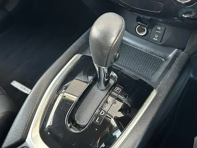 日産 エクストレイル 20X エマージェンシーブレーキ 愛知県 2015(平27)年 9.4万km ブリリアントホワイトパール /純正SDナビ//純正フルセグTV//AM/FM/AUX/CD/DVD/BT//バック/サイド/フロント/全周囲カメラ//ビルトインETC//ルーフレール//クルーズコントロール//ブラインドスポットモニター//衝突被害軽減ブレーキ//横滑り防止装置//レーンアシスト//アイドリングストップ//ECO MODE//リアウィンドウデフォッガー//ステアスイッチ//フレキシブルラゲッジ//純正LEDオートライト//フロントフォグランプ//純正フロアマット//純正ドアバイザー//純正17インチアルミホイール//シートヒーター(D/N)//電格ミラー//ライト付きバニティミラー//イモビライザー//ISOFIX//ダブルエアバック//スマートキー//スペアキー1本//取扱説明書//ナビ説明書//保証書//記録簿(R3/R4/R6)