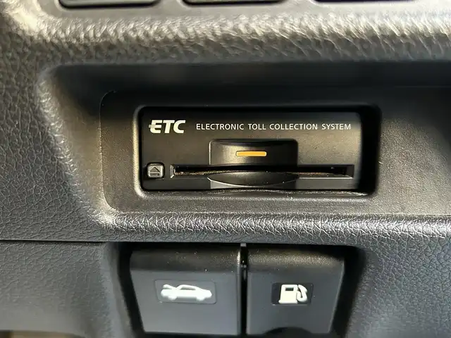 日産 エクストレイル 20X エマージェンシーブレーキ 愛知県 2015(平27)年 9.4万km ブリリアントホワイトパール /純正SDナビ//純正フルセグTV//AM/FM/AUX/CD/DVD/BT//バック/サイド/フロント/全周囲カメラ//ビルトインETC//ルーフレール//クルーズコントロール//ブラインドスポットモニター//衝突被害軽減ブレーキ//横滑り防止装置//レーンアシスト//アイドリングストップ//ECO MODE//リアウィンドウデフォッガー//ステアスイッチ//フレキシブルラゲッジ//純正LEDオートライト//フロントフォグランプ//純正フロアマット//純正ドアバイザー//純正17インチアルミホイール//シートヒーター(D/N)//電格ミラー//ライト付きバニティミラー//イモビライザー//ISOFIX//ダブルエアバック//スマートキー//スペアキー1本//取扱説明書//ナビ説明書//保証書//記録簿(R3/R4/R6)