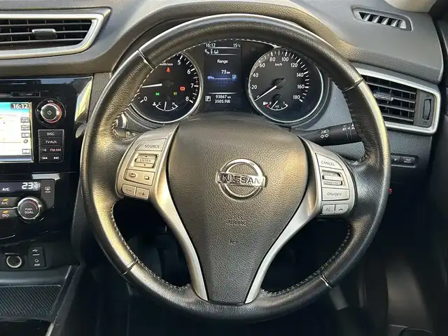 日産 エクストレイル 20X エマージェンシーブレーキ 愛知県 2015(平27)年 9.4万km ブリリアントホワイトパール /純正SDナビ//純正フルセグTV//AM/FM/AUX/CD/DVD/BT//バック/サイド/フロント/全周囲カメラ//ビルトインETC//ルーフレール//クルーズコントロール//ブラインドスポットモニター//衝突被害軽減ブレーキ//横滑り防止装置//レーンアシスト//アイドリングストップ//ECO MODE//リアウィンドウデフォッガー//ステアスイッチ//フレキシブルラゲッジ//純正LEDオートライト//フロントフォグランプ//純正フロアマット//純正ドアバイザー//純正17インチアルミホイール//シートヒーター(D/N)//電格ミラー//ライト付きバニティミラー//イモビライザー//ISOFIX//ダブルエアバック//スマートキー//スペアキー1本//取扱説明書//ナビ説明書//保証書//記録簿(R3/R4/R6)