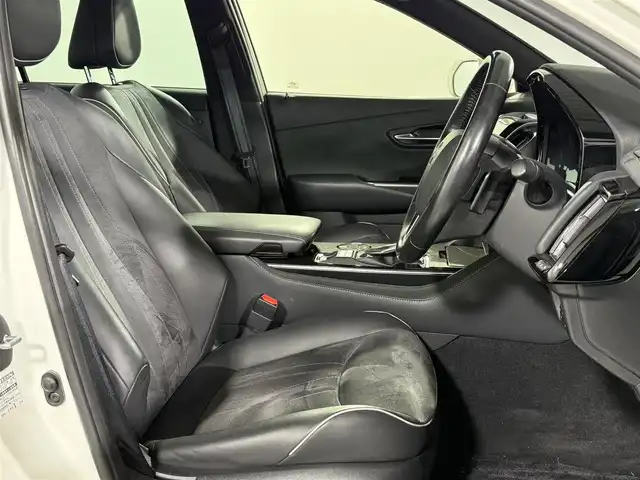 トヨタ クラウン ハイブリッド RS アドバンス 佐賀県 2018(平30)年 5.6万km ホワイトパールクリスタルシャイン メーカーナビ　/（ＡＭ　ＦＭ　ＣＤ　ＤＶＤ　ＢＴ　ＭiraCast)/全方位カメラ　/ドラレコ　/クルコン　/プリクラッシュ　/レーンキープ　/コーナーセンサー　/パーキングアシスト　/ＲＳＡ　/ＨＵＤ　/ＡＦＳ/パーキングサポートブレーキ　/ハーフレザー　/シートヒーター/シートメモリー/ハンドルヒーター/純正18インチアルミ/純正フロアマット/パドルシフト/ステリモ