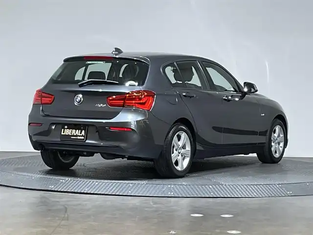 ＢＭＷ １１８ｄ スポーツ 静岡県 2016(平28)年 3.4万km ミネラルグレー ドライビング・アシスト/クルーズコントロール（ブレーキ機能付き）/純正HDDナビ/Bluetooth/CD/DVD/FM/AM/ミラー一体型ETC/バックカメラ/ドライビング・パフォーマンス・コントロール（スポーツ・プラス・モード付）/前方ドライブレコーダー/アンビエントライト（ホワイト・オレンジ）/純正LEDヘッドライト/純正16インチAW