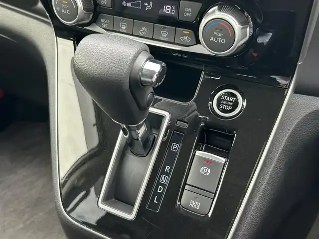 日産 セレナ ハイウェイスター V 愛媛県 2020(令2)年 4.7万km ブリリアントホワイトパール 純正フリップダウンモニター/純正10インチナビ/・Blutooth/・フルセグTV/・CD/DVD/全周囲カメラ/両側パワースライドドア/リアサンシェード/ドライブレコーダー/ＥＴＣ/社外フロアマット/純正アルミホイール/パ－キングアシスト/レーンアシスト/プロパイロット/エマージェンシーブレーキ/LEDヘッドライト/オートライト/ドアバイザー/ウィンカーミラー/防水シート