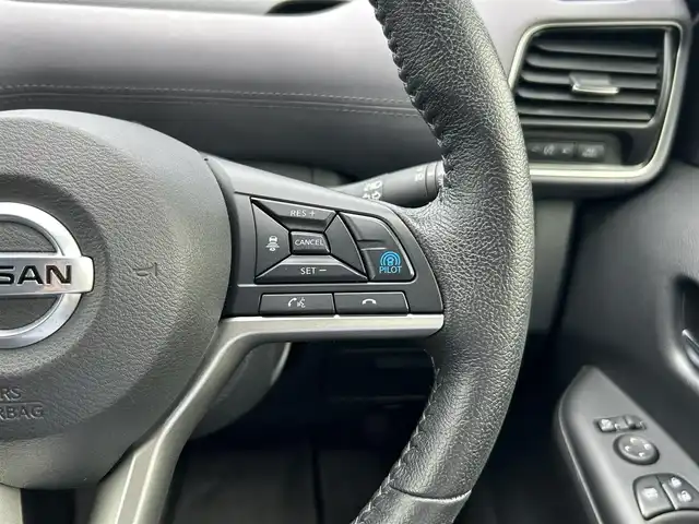 日産 セレナ ハイウェイスター V 愛媛県 2020(令2)年 4.7万km ブリリアントホワイトパール 純正フリップダウンモニター/純正10インチナビ/・Blutooth/・フルセグTV/・CD/DVD/全周囲カメラ/両側パワースライドドア/リアサンシェード/ドライブレコーダー/ＥＴＣ/社外フロアマット/純正アルミホイール/パ－キングアシスト/レーンアシスト/プロパイロット/エマージェンシーブレーキ/LEDヘッドライト/オートライト/ドアバイザー/ウィンカーミラー/防水シート