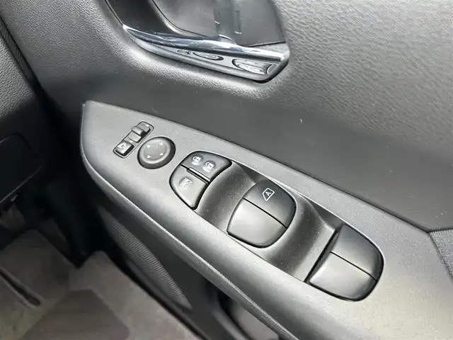 日産 セレナ ハイウェイスター V 愛媛県 2020(令2)年 4.7万km ブリリアントホワイトパール 純正フリップダウンモニター/純正10インチナビ/・Blutooth/・フルセグTV/・CD/DVD/全周囲カメラ/両側パワースライドドア/リアサンシェード/ドライブレコーダー/ＥＴＣ/社外フロアマット/純正アルミホイール/パ－キングアシスト/レーンアシスト/プロパイロット/エマージェンシーブレーキ/LEDヘッドライト/オートライト/ドアバイザー/ウィンカーミラー/防水シート