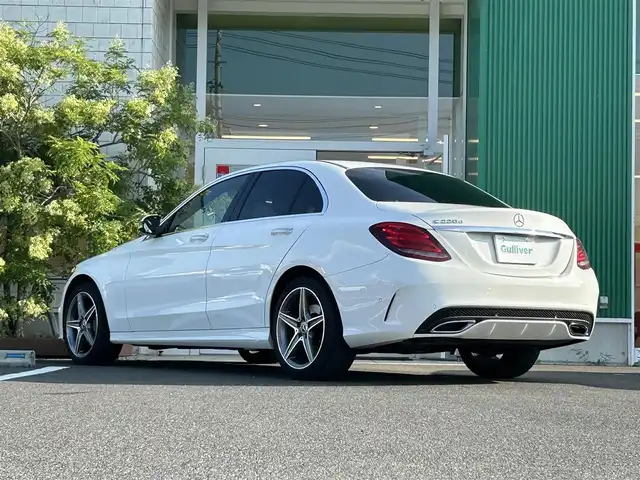 メルセデス・ベンツ Ｃ２２０ｄ ローレウスエディション 大分県 2018(平30)年 6.4万km ポーラホワイト 8.4インチワイドディスプレイコマンドシステム/フルセグTV、CD、DVD、Bluetooth、AM、FM/バックカメラ/レーダーセーフティパッケージ/・アクティブブレーキアシスト/・衝突軽減ブレーキ付き後方衝突警報システム/・PRE-SAFEブレーキ/・アクティブレーンキーピングアシスト/・アクティブブラインドスポットアシスト/・ディスタンスパイロット・ディストロニック/・ステアリングパイロット/・チャイルドセーフティシートセンサー/アクティブハイビームアシスト/LEDコーナリングライト/アンビエントライト/パドルシフト/ベーシックパッケージ/・メモリー付きパワーシート/・キーレスゴー/・電動ランバーサポート/・前席シートヒーター/AMG18インチ5スポークアルミホイール/AMGスタイリングパッケージ/レザーARTICOスポーツシート