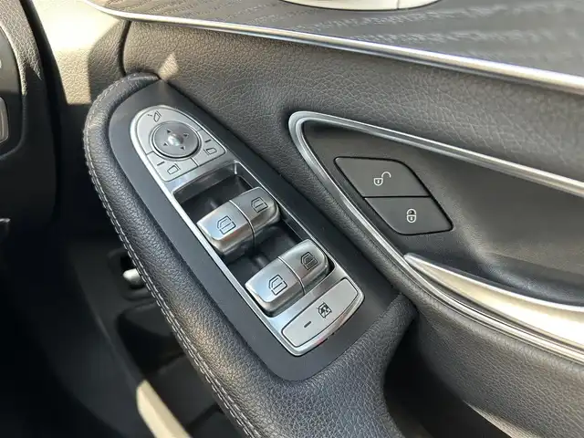 メルセデス・ベンツ Ｃ２２０ｄ ローレウスエディション 大分県 2018(平30)年 6.4万km ポーラホワイト 8.4インチワイドディスプレイコマンドシステム/フルセグTV、CD、DVD、Bluetooth、AM、FM/バックカメラ/レーダーセーフティパッケージ/・アクティブブレーキアシスト/・衝突軽減ブレーキ付き後方衝突警報システム/・PRE-SAFEブレーキ/・アクティブレーンキーピングアシスト/・アクティブブラインドスポットアシスト/・ディスタンスパイロット・ディストロニック/・ステアリングパイロット/・チャイルドセーフティシートセンサー/アクティブハイビームアシスト/LEDコーナリングライト/アンビエントライト/パドルシフト/ベーシックパッケージ/・メモリー付きパワーシート/・キーレスゴー/・電動ランバーサポート/・前席シートヒーター/AMG18インチ5スポークアルミホイール/AMGスタイリングパッケージ/レザーARTICOスポーツシート