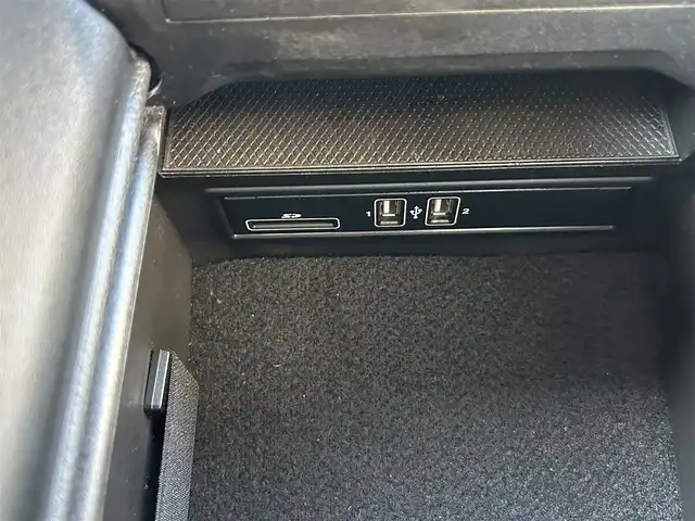 メルセデス・ベンツ Ｃ２２０ｄ ローレウスエディション 大分県 2018(平30)年 6.4万km ポーラホワイト 8.4インチワイドディスプレイコマンドシステム/フルセグTV、CD、DVD、Bluetooth、AM、FM/バックカメラ/レーダーセーフティパッケージ/・アクティブブレーキアシスト/・衝突軽減ブレーキ付き後方衝突警報システム/・PRE-SAFEブレーキ/・アクティブレーンキーピングアシスト/・アクティブブラインドスポットアシスト/・ディスタンスパイロット・ディストロニック/・ステアリングパイロット/・チャイルドセーフティシートセンサー/アクティブハイビームアシスト/LEDコーナリングライト/アンビエントライト/パドルシフト/ベーシックパッケージ/・メモリー付きパワーシート/・キーレスゴー/・電動ランバーサポート/・前席シートヒーター/AMG18インチ5スポークアルミホイール/AMGスタイリングパッケージ/レザーARTICOスポーツシート