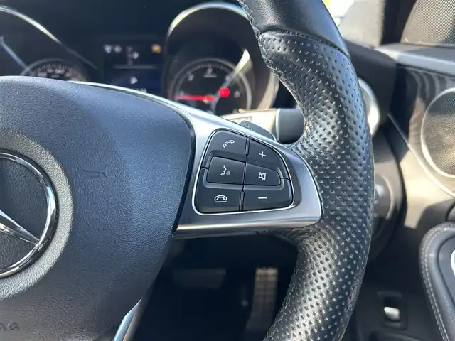 メルセデス・ベンツ Ｃ２２０ｄ ローレウスエディション 大分県 2018(平30)年 6.4万km ポーラホワイト 8.4インチワイドディスプレイコマンドシステム/フルセグTV、CD、DVD、Bluetooth、AM、FM/バックカメラ/レーダーセーフティパッケージ/・アクティブブレーキアシスト/・衝突軽減ブレーキ付き後方衝突警報システム/・PRE-SAFEブレーキ/・アクティブレーンキーピングアシスト/・アクティブブラインドスポットアシスト/・ディスタンスパイロット・ディストロニック/・ステアリングパイロット/・チャイルドセーフティシートセンサー/アクティブハイビームアシスト/LEDコーナリングライト/アンビエントライト/パドルシフト/ベーシックパッケージ/・メモリー付きパワーシート/・キーレスゴー/・電動ランバーサポート/・前席シートヒーター/AMG18インチ5スポークアルミホイール/AMGスタイリングパッケージ/レザーARTICOスポーツシート