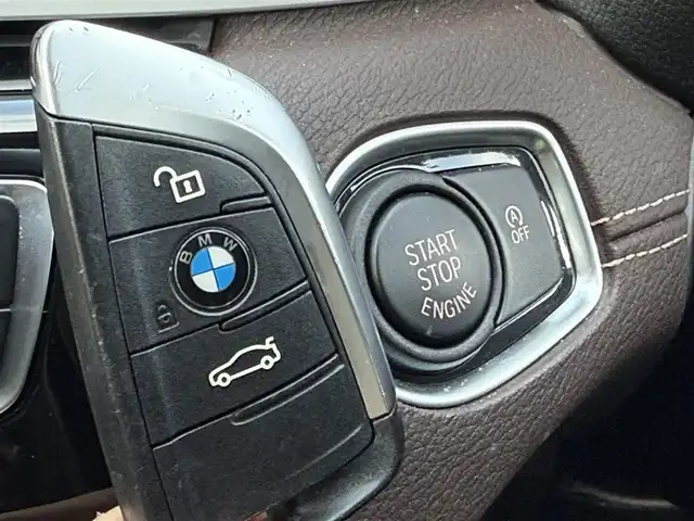 ＢＭＷ Ｘ１ xDrive 18d xライン 静岡県 2021(令3)年 4.2万km グレー LCIモデル/ハイラインパッケージ/ブラウンレザーシート/電動リアゲート/iDrive/(Bluetooth/USB)/インテリジェントセーフティ/バックカメラ /アダプティブクルーズコントロール/レーンキープアシスト/PDC/メモリー付パワーシート/シートヒーター/コンフォートアクセス/ETC/ドライブレコーダー/フロアマット/純正18インチアルミホイール/保証書/取説/スペアキー