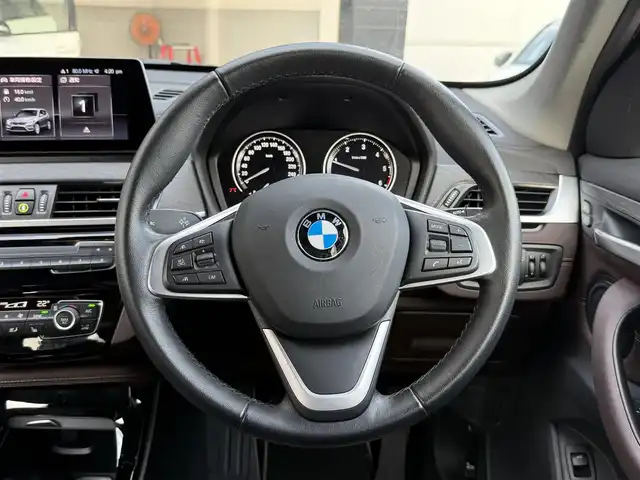 ＢＭＷ Ｘ１ xDrive 18d xライン 静岡県 2021(令3)年 4.2万km グレー LCIモデル/ハイラインパッケージ/ブラウンレザーシート/電動リアゲート/iDrive/(Bluetooth/USB)/インテリジェントセーフティ/バックカメラ /アダプティブクルーズコントロール/レーンキープアシスト/PDC/メモリー付パワーシート/シートヒーター/コンフォートアクセス/ETC/ドライブレコーダー/フロアマット/純正18インチアルミホイール/保証書/取説/スペアキー