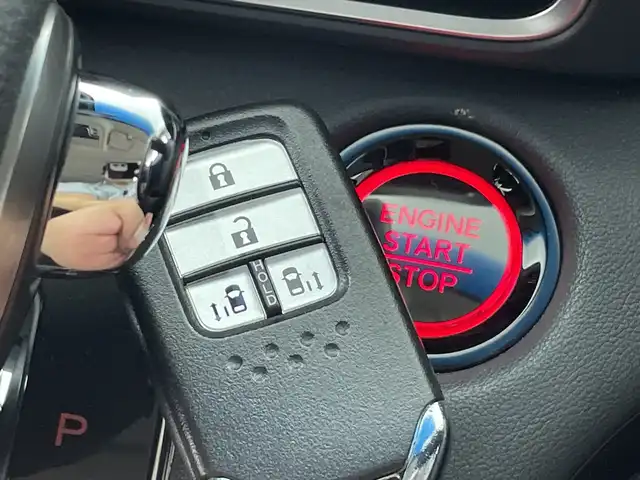 ホンダ オデッセイ アブソルート 群馬県 2021(令3)年 3.4万km プラチナホワイトパール ・ホンダセンシング/・１０インチインターナビ/T V/・マルチビューカメラ/・両側パワースライドドア/・クルーズコントロール/・ETC2.0/・ドライブレコーダー/・前後コーナーセンサー/・スマートキー/・レーンアシスト/・横滑り防止装置/・衝突被害軽減システム/・盗難防止装置/・ABS/・SRSエアバッグ（運転席/助手席/サイド/カーテン）