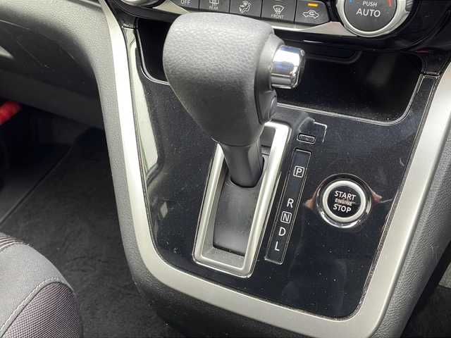 日産 セレナ ハイウェイスター プロパイロットED 新潟県 2017(平29)年 6.4万km ブリリアントホワイトパール 純正メモリナビ/衝突軽減/クルーズコントロール/レーンキープアシスト/全周囲カメラ/コーナーセンサー/オートパーク/ETC/ドライブレコーダー/両側パワースライドドア/サンシェード/フロアマット/LED/フォグランプ/ウィンカーミラー/電格ミラー/スペアキー×１