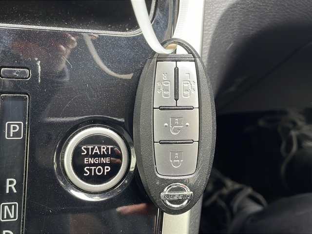 日産 セレナ ハイウェイスター プロパイロットED 新潟県 2017(平29)年 6.4万km ブリリアントホワイトパール 純正メモリナビ/衝突軽減/クルーズコントロール/レーンキープアシスト/全周囲カメラ/コーナーセンサー/オートパーク/ETC/ドライブレコーダー/両側パワースライドドア/サンシェード/フロアマット/LED/フォグランプ/ウィンカーミラー/電格ミラー/スペアキー×１