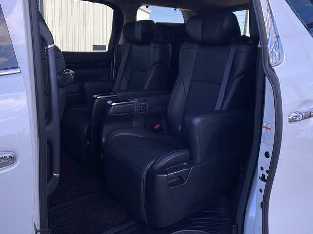 トヨタ アルファードハイブリット SR Cパッケージ 道東・釧路十勝 2018(平30)年 3.6万km ホワイトパールクリスタルシャイン ・4WD/・社外8インチSDナビ/（BT・フルセグ・CD・DVD・FM・AM）/・バックカメラ/・10.2インチフリップダウンモニター/・両側パワースライドドア/・レーダークルーズコントロール/・レーンキープアシスト/・コーナーセンサー/・横滑り防止/・パワーバックドア/・シートヒーター/エアーシート/・ステアリングヒーター/・前席パワーシート/・三眼LEDヘッドライト/・オートライト/・オートマチックハイビーム/・ステアリングスイッチ/・ビルトインETC/・AC100V（1500W）/・デジタルインナーミラー/・オットマン/・電格ウィンカーミラー/・スマートキー/・プッシュスタート