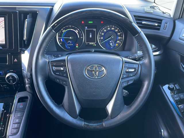 トヨタ アルファードハイブリット SR Cパッケージ 道東・釧路十勝 2018(平30)年 3.6万km ホワイトパールクリスタルシャイン ・4WD/・社外8インチSDナビ/（BT・フルセグ・CD・DVD・FM・AM）/・バックカメラ/・10.2インチフリップダウンモニター/・両側パワースライドドア/・レーダークルーズコントロール/・レーンキープアシスト/・コーナーセンサー/・横滑り防止/・パワーバックドア/・シートヒーター/エアーシート/・ステアリングヒーター/・前席パワーシート/・三眼LEDヘッドライト/・オートライト/・オートマチックハイビーム/・ステアリングスイッチ/・ビルトインETC/・AC100V（1500W）/・デジタルインナーミラー/・オットマン/・電格ウィンカーミラー/・スマートキー/・プッシュスタート