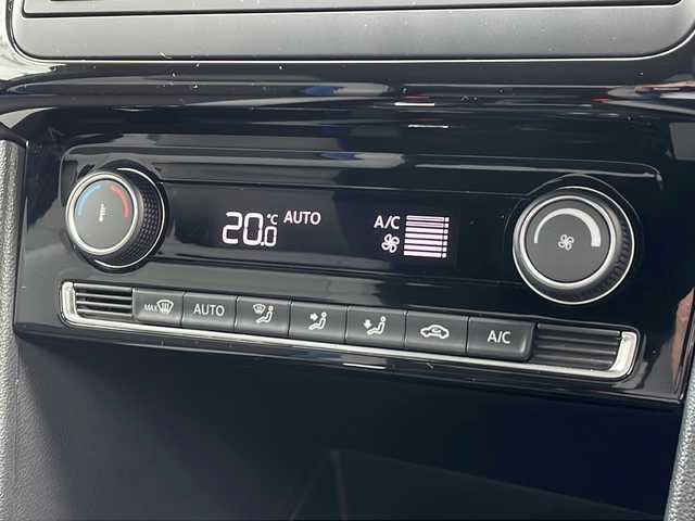 フォルクスワーゲン ポロ ブルーGT 山形県 2014(平26)年 6.5万km ブルーシルクM 純正HDDナビゲーション/【CD・DVD・SD・Bluetooth・フルセグTV】/バックカメラ/クルーズコントロール/革巻きステアリング/・ステアリングリモコン/・パドルシフト/LEDヘッドライト/・フォグランプ/電動格納ミラー/・ウインカーミラー/ETC/アイドリングストップ/横滑り防止機能/取扱説明書