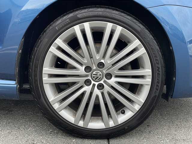 フォルクスワーゲン ポロ ブルーGT 山形県 2014(平26)年 6.5万km ブルーシルクM 純正HDDナビゲーション/【CD・DVD・SD・Bluetooth・フルセグTV】/バックカメラ/クルーズコントロール/革巻きステアリング/・ステアリングリモコン/・パドルシフト/LEDヘッドライト/・フォグランプ/電動格納ミラー/・ウインカーミラー/ETC/アイドリングストップ/横滑り防止機能/取扱説明書