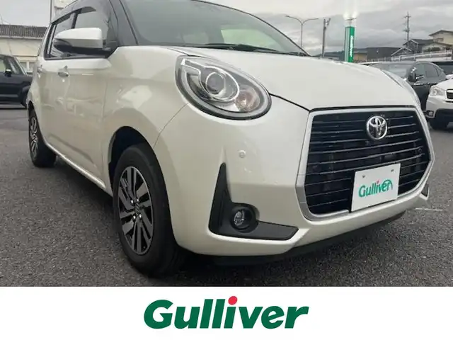 トヨタ パッソ モーダ　チャーム 茨城県 2023(令5)年 0.7万km ブラックマイカメタリック/パールホワイト2トーン 純正ＳＤナビ/-BT/AM/FM/CD/フルセグTV　/全方位カメラ　/衝突軽減システム /D席シートヒーター /ハーフレザーシート /純正フロアマット /純正アルミホイール /コーナーセンサー前後 /オートライト /Wエアバッグ /プッシュスタート/パワーステアリング/パワーウィンドウ