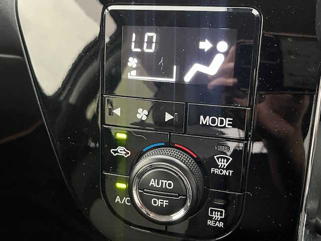 トヨタ パッソ モーダ　チャーム 茨城県 2023(令5)年 0.7万km ブラックマイカメタリック/パールホワイト2トーン 純正ＳＤナビ/-BT/AM/FM/CD/フルセグTV　/全方位カメラ　/衝突軽減システム /D席シートヒーター /ハーフレザーシート /純正フロアマット /純正アルミホイール /コーナーセンサー前後 /オートライト /Wエアバッグ /プッシュスタート/パワーステアリング/パワーウィンドウ