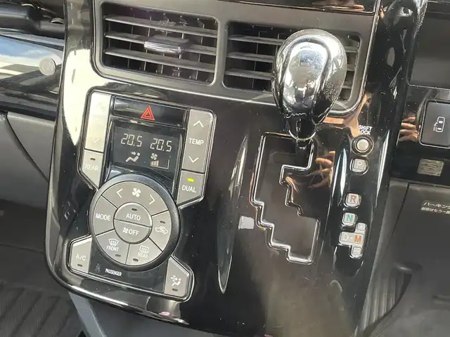 トヨタ ヴォクシー ZS 煌Ⅱ 岡山県 2010(平22)年 15.1万km ブラック 登録時走行距離150258km/社外SDナビ/(AM/FM/TV/DISC/BT)/両側パワースライドドア/ビルトインETC/バックカメラ/MTモード付AT/パドルシフト/ウォークスルー/プッシュスタート/スマートキー/純正１６インチアルミホイール/ハロゲンヘッドライト/USB入力端子/記録簿/取扱説明書