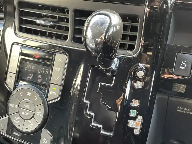 トヨタ ヴォクシー ZS 煌Ⅱ 岡山県 2010(平22)年 15.1万km ブラック 登録時走行距離150258km/社外SDナビ/(AM/FM/TV/DISC/BT)/両側パワースライドドア/ビルトインETC/バックカメラ/MTモード付AT/パドルシフト/ウォークスルー/プッシュスタート/スマートキー/純正１６インチアルミホイール/ハロゲンヘッドライト/USB入力端子/記録簿/取扱説明書