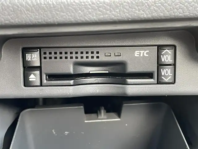 トヨタ ヴォクシー ZS 煌Ⅱ 岡山県 2010(平22)年 15.1万km ブラック 登録時走行距離150258km/社外SDナビ/(AM/FM/TV/DISC/BT)/両側パワースライドドア/ビルトインETC/バックカメラ/MTモード付AT/パドルシフト/ウォークスルー/プッシュスタート/スマートキー/純正１６インチアルミホイール/ハロゲンヘッドライト/USB入力端子/記録簿/取扱説明書