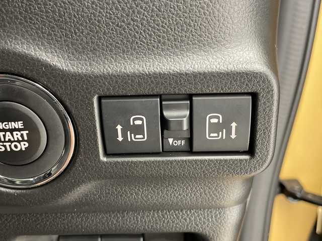 スズキ スペーシア HYBRID X 愛知県 2023(令5)年 1.4万km 黄 スズキセーフティサポート/両側パワースライドドア/シートヒーター/レーダークルーズコントロール/コーナーセンサー/LEDヘッドライト/オートライト/オットマン/衝突軽減システム/ステアリングスイッチ/スマートキー/プッシュスタート