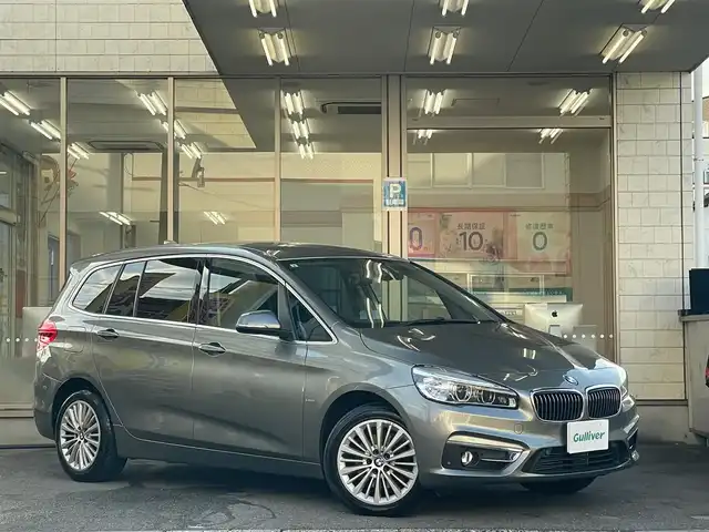 ＢＭＷ ２１８ｄ グランツアラー ラグジュアリー 愛知県 2017(平29)年 6.2万km プラチナシルバー /当店買取/禁煙/7人乗り/黒革//純正HDDナビ/Bluetooth/CD/DVD/AUX//バックカメラ//インテリジェントセーフティ//衝突軽減B/車線逸脱警報//レーダークルーズコントロール/ヘッドアップディスプレイ//ミラー一体型ETC//LEDヘッド/Aライト/フォグ//ISOFIX/TRC/シートヒーター//保証書/取説/スペアキー