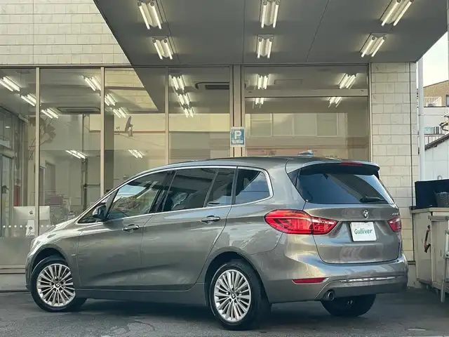 ＢＭＷ ２１８ｄ グランツアラー ラグジュアリー 愛知県 2017(平29)年 6.2万km プラチナシルバー /当店買取/禁煙/7人乗り/黒革//純正HDDナビ/Bluetooth/CD/DVD/AUX//バックカメラ//インテリジェントセーフティ//衝突軽減B/車線逸脱警報//レーダークルーズコントロール/ヘッドアップディスプレイ//ミラー一体型ETC//LEDヘッド/Aライト/フォグ//ISOFIX/TRC/シートヒーター//保証書/取説/スペアキー