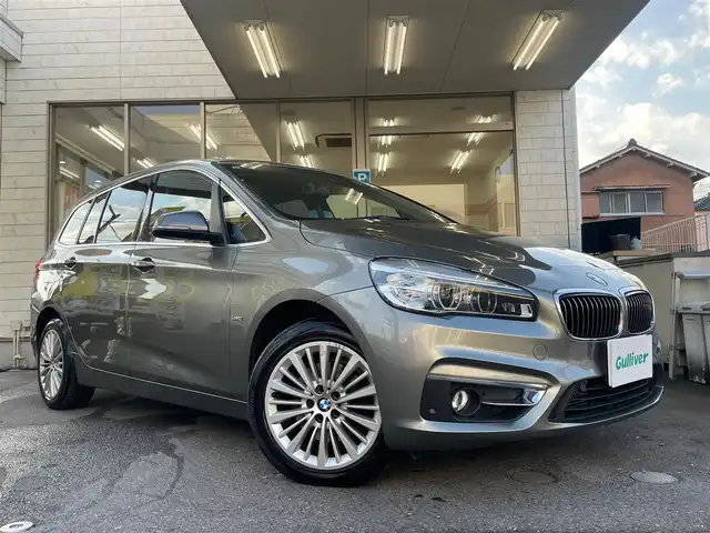 ＢＭＷ ２１８ｄ グランツアラー ラグジュアリー 愛知県 2017(平29)年 6.2万km プラチナシルバー /当店買取/禁煙/7人乗り/黒革//純正HDDナビ/Bluetooth/CD/DVD/AUX//バックカメラ//インテリジェントセーフティ//衝突軽減B/車線逸脱警報//レーダークルーズコントロール/ヘッドアップディスプレイ//ミラー一体型ETC//LEDヘッド/Aライト/フォグ//ISOFIX/TRC/シートヒーター//保証書/取説/スペアキー