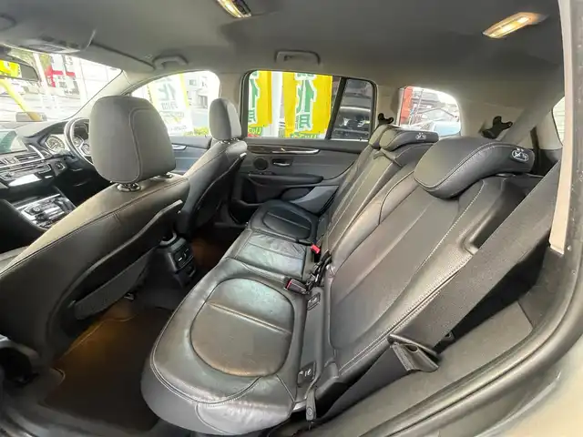 ＢＭＷ ２１８ｄ グランツアラー ラグジュアリー 愛知県 2017(平29)年 6.2万km プラチナシルバー /当店買取/禁煙/7人乗り/黒革//純正HDDナビ/Bluetooth/CD/DVD/AUX//バックカメラ//インテリジェントセーフティ//衝突軽減B/車線逸脱警報//レーダークルーズコントロール/ヘッドアップディスプレイ//ミラー一体型ETC//LEDヘッド/Aライト/フォグ//ISOFIX/TRC/シートヒーター//保証書/取説/スペアキー