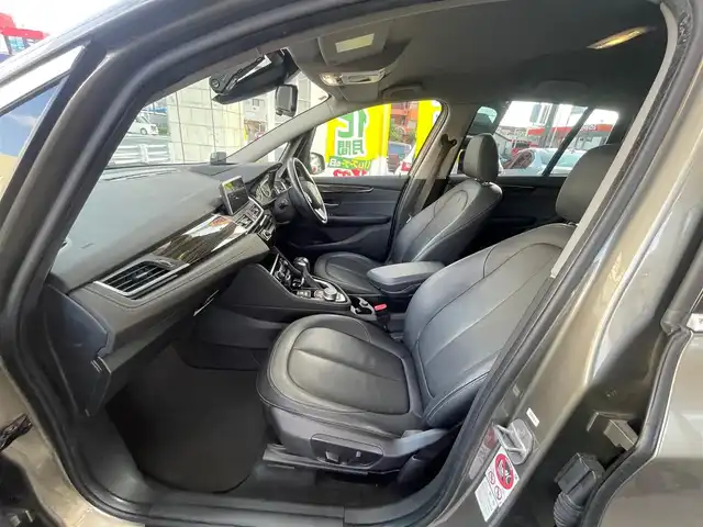 ＢＭＷ ２１８ｄ グランツアラー ラグジュアリー 愛知県 2017(平29)年 6.2万km プラチナシルバー /当店買取/禁煙/7人乗り/黒革//純正HDDナビ/Bluetooth/CD/DVD/AUX//バックカメラ//インテリジェントセーフティ//衝突軽減B/車線逸脱警報//レーダークルーズコントロール/ヘッドアップディスプレイ//ミラー一体型ETC//LEDヘッド/Aライト/フォグ//ISOFIX/TRC/シートヒーター//保証書/取説/スペアキー