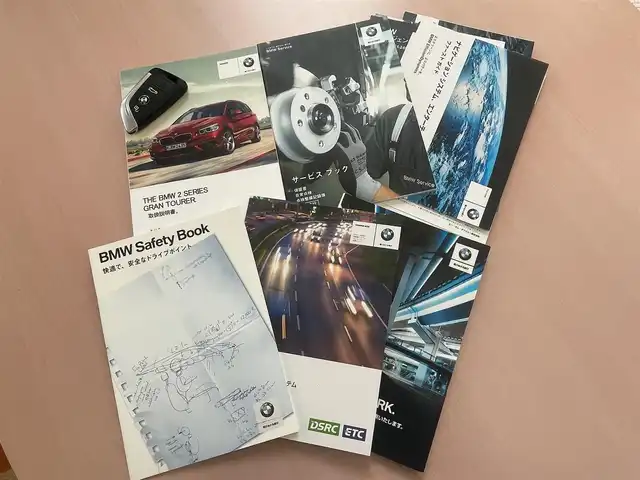 ＢＭＷ ２１８ｄ グランツアラー ラグジュアリー 愛知県 2017(平29)年 6.2万km プラチナシルバー /当店買取/禁煙/7人乗り/黒革//純正HDDナビ/Bluetooth/CD/DVD/AUX//バックカメラ//インテリジェントセーフティ//衝突軽減B/車線逸脱警報//レーダークルーズコントロール/ヘッドアップディスプレイ//ミラー一体型ETC//LEDヘッド/Aライト/フォグ//ISOFIX/TRC/シートヒーター//保証書/取説/スペアキー