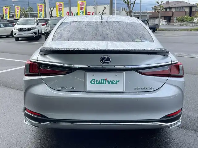 レクサス ＥＳ 300h バージョンL 愛媛県 2019(平31)年 1.8万km プラチナムシルバーメタリック 純正12.3型ナビ(BT/フルセグTV)/全周囲カメラ/デジタルサイドミラー/セミアニリン革シート/前席シートメモリー機能/シートヒーター/シートエアコン/ヘッドアップディスプレイ/TRDエアロF・S/クリアランスソナー/レクサスセーフティセンス/3眼LEDヘッドライト/シーケンシャルウインカー/オートライト/オートマチックハイビーム/電動チルト＆テレスコップ機構/電動パーキングブレーキ/ステアリングリモコン/パドルシフト/100V/1500Wコンセント/電動パーキングブレーキ/ETC2.0/ステアリングヒーター/現状サマー(純正AW)(235/45/R18)/DUNLOP SP SPORT MAXX 050