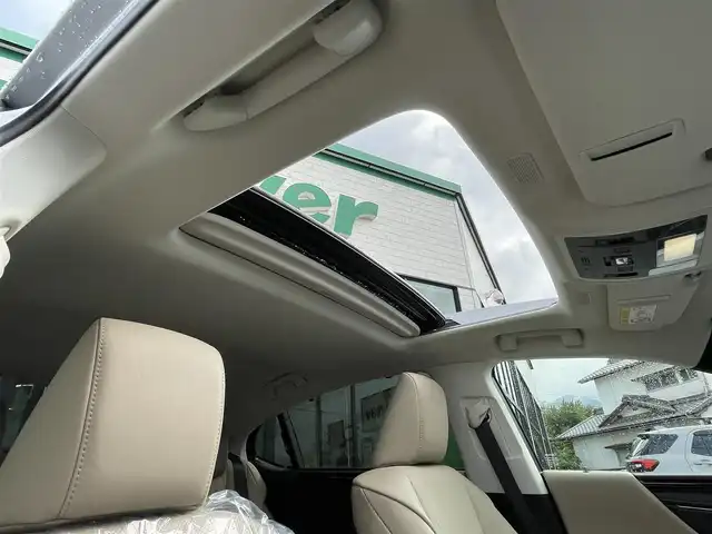 レクサス ＥＳ 300h バージョンL 愛媛県 2019(平31)年 1.8万km プラチナムシルバーメタリック 純正12.3型ナビ(BT/フルセグTV)/全周囲カメラ/デジタルサイドミラー/セミアニリン革シート/前席シートメモリー機能/シートヒーター/シートエアコン/ヘッドアップディスプレイ/TRDエアロF・S/クリアランスソナー/レクサスセーフティセンス/3眼LEDヘッドライト/シーケンシャルウインカー/オートライト/オートマチックハイビーム/電動チルト＆テレスコップ機構/電動パーキングブレーキ/ステアリングリモコン/パドルシフト/100V/1500Wコンセント/電動パーキングブレーキ/ETC2.0/ステアリングヒーター/現状サマー(純正AW)(235/45/R18)/DUNLOP SP SPORT MAXX 050