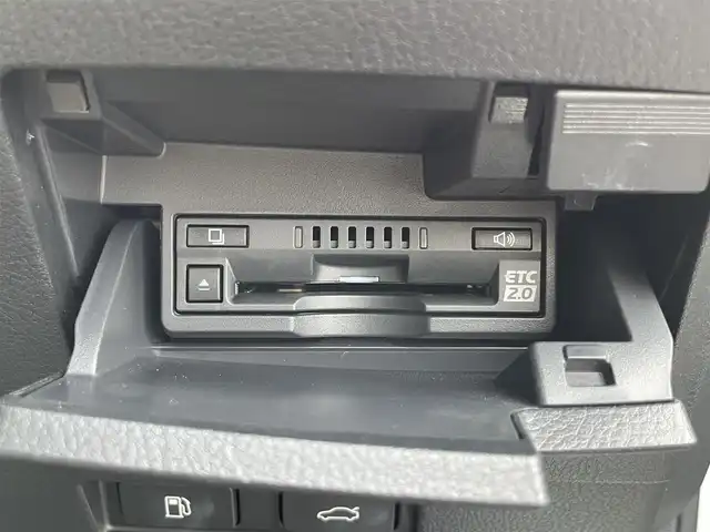 レクサス ＥＳ 300h バージョンL 愛媛県 2019(平31)年 1.8万km プラチナムシルバーメタリック 純正12.3型ナビ(BT/フルセグTV)/全周囲カメラ/デジタルサイドミラー/セミアニリン革シート/前席シートメモリー機能/シートヒーター/シートエアコン/ヘッドアップディスプレイ/TRDエアロF・S/クリアランスソナー/レクサスセーフティセンス/3眼LEDヘッドライト/シーケンシャルウインカー/オートライト/オートマチックハイビーム/電動チルト＆テレスコップ機構/電動パーキングブレーキ/ステアリングリモコン/パドルシフト/100V/1500Wコンセント/電動パーキングブレーキ/ETC2.0/ステアリングヒーター/現状サマー(純正AW)(235/45/R18)/DUNLOP SP SPORT MAXX 050