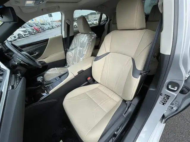 レクサス ＥＳ 300h バージョンL 愛媛県 2019(平31)年 1.8万km プラチナムシルバーメタリック 純正12.3型ナビ(BT/フルセグTV)/全周囲カメラ/デジタルサイドミラー/セミアニリン革シート/前席シートメモリー機能/シートヒーター/シートエアコン/ヘッドアップディスプレイ/TRDエアロF・S/クリアランスソナー/レクサスセーフティセンス/3眼LEDヘッドライト/シーケンシャルウインカー/オートライト/オートマチックハイビーム/電動チルト＆テレスコップ機構/電動パーキングブレーキ/ステアリングリモコン/パドルシフト/100V/1500Wコンセント/電動パーキングブレーキ/ETC2.0/ステアリングヒーター/現状サマー(純正AW)(235/45/R18)/DUNLOP SP SPORT MAXX 050